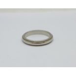 A Tiffany & Co. platinum ring, marked PT950, 6.1g, N