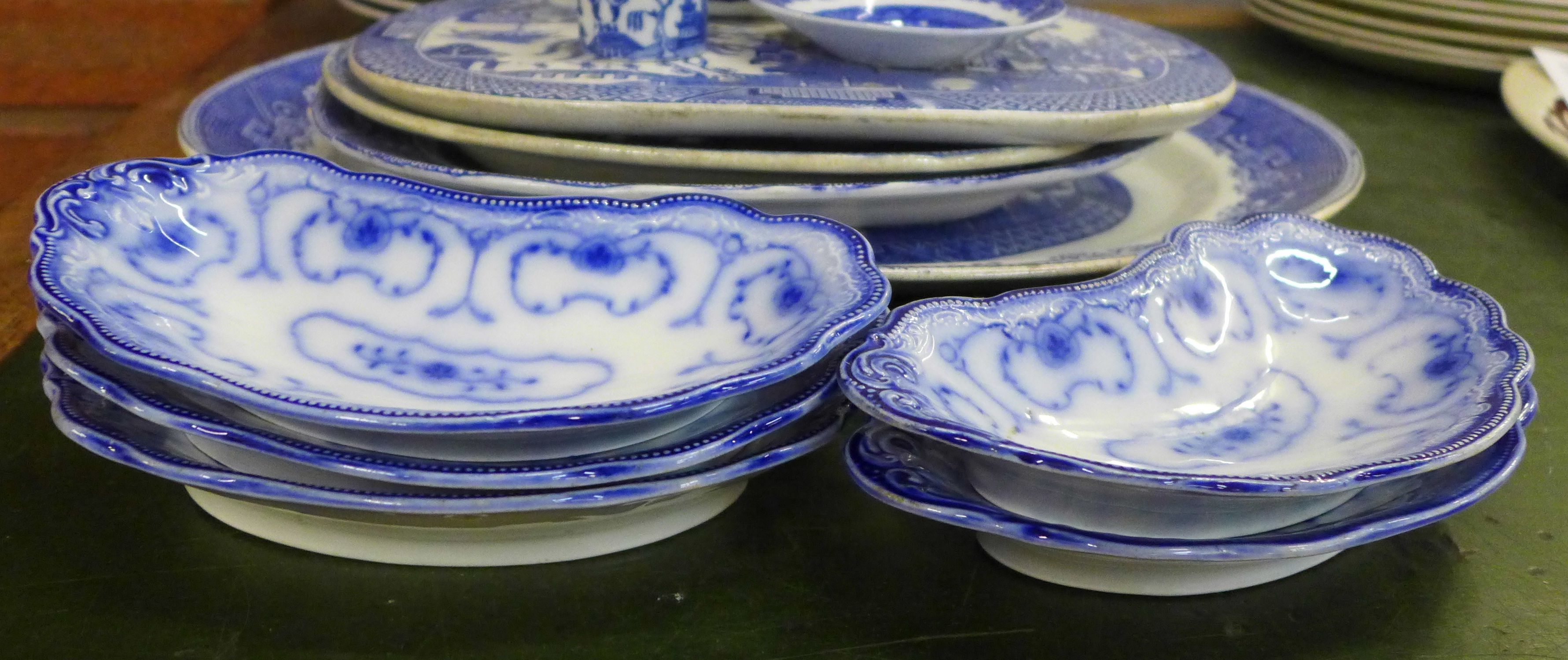 Assorted blue and white china, mainly Willow pattern, twenty-five pieces - Image 2 of 9