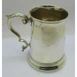 A George III silver mug, London 1773, with initials, 270g, height 109mm