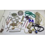 Vintage costume jewellery including Czechoslovakian brooches