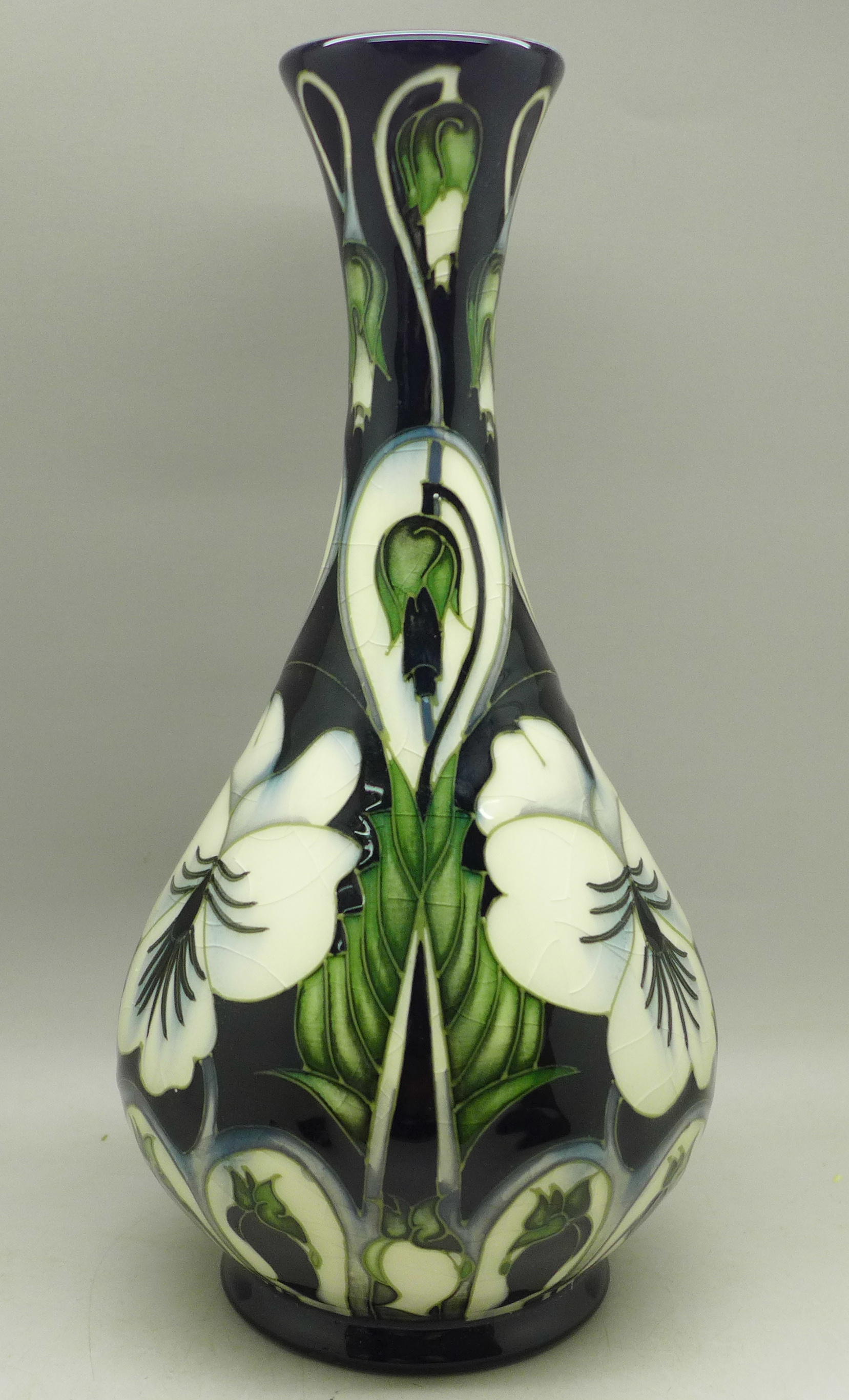 A Moorcroft clematis vase, KW, 2003, second, 23cm (vase is heavily crazed) - Bild 2 aus 5