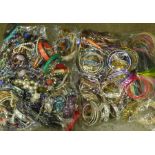 Costume bracelets, 3.5kg