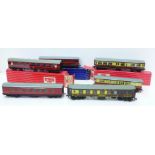 Six Hornby Dublo coaches, 4062, 4047, 4051, 4037 and two others