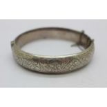 A hallmarked silver bangle, 21g