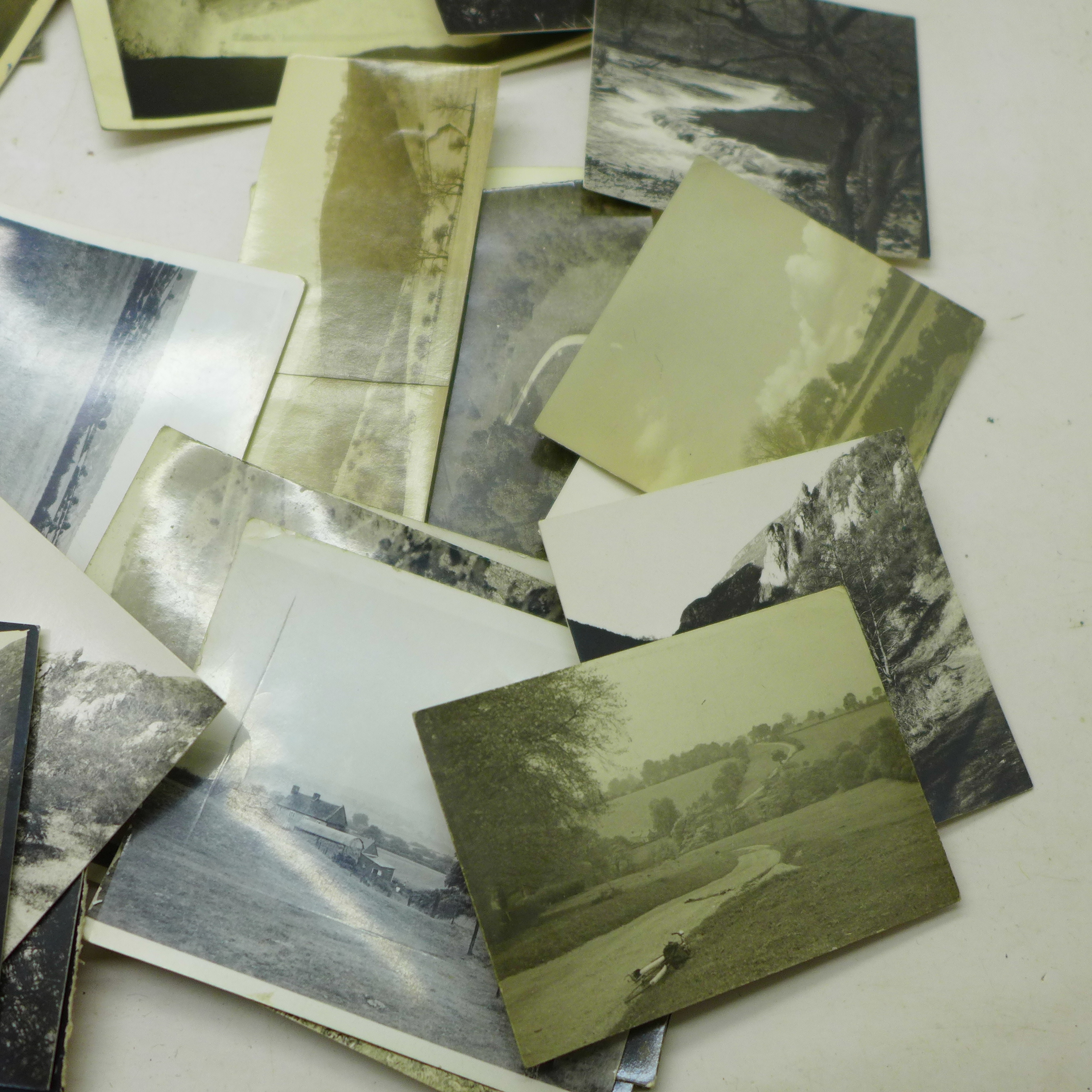 A box of small black and white photographs, Nottingham (Wollaton and area) and Derbyshire (Dovedale, - Bild 3 aus 4