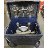 A vintage picnic set, cased