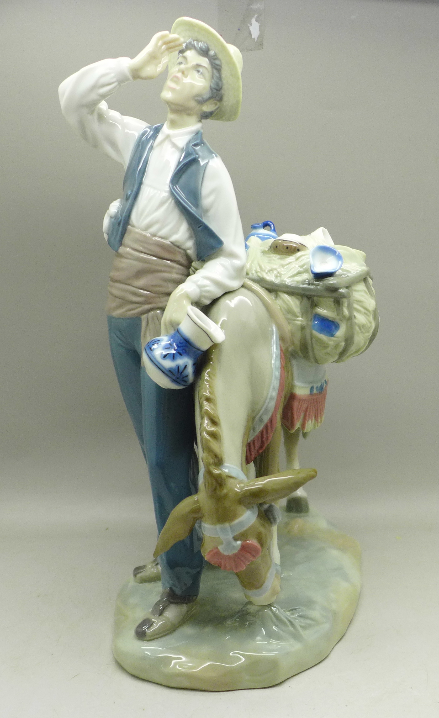A Lladro figure, Typical Peddler, 25.5cm