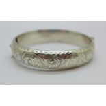 A hallmarked silver bangle, 21g