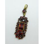 A garnet pendant, 30mm