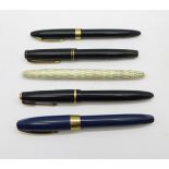 Four pens with 14ct gold nibs, Parker, Parker Victory and two Sheaffer and one other Sheaffer