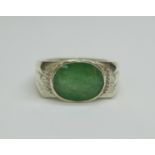 A 925 silver and emerald ring, 6.70ct, S