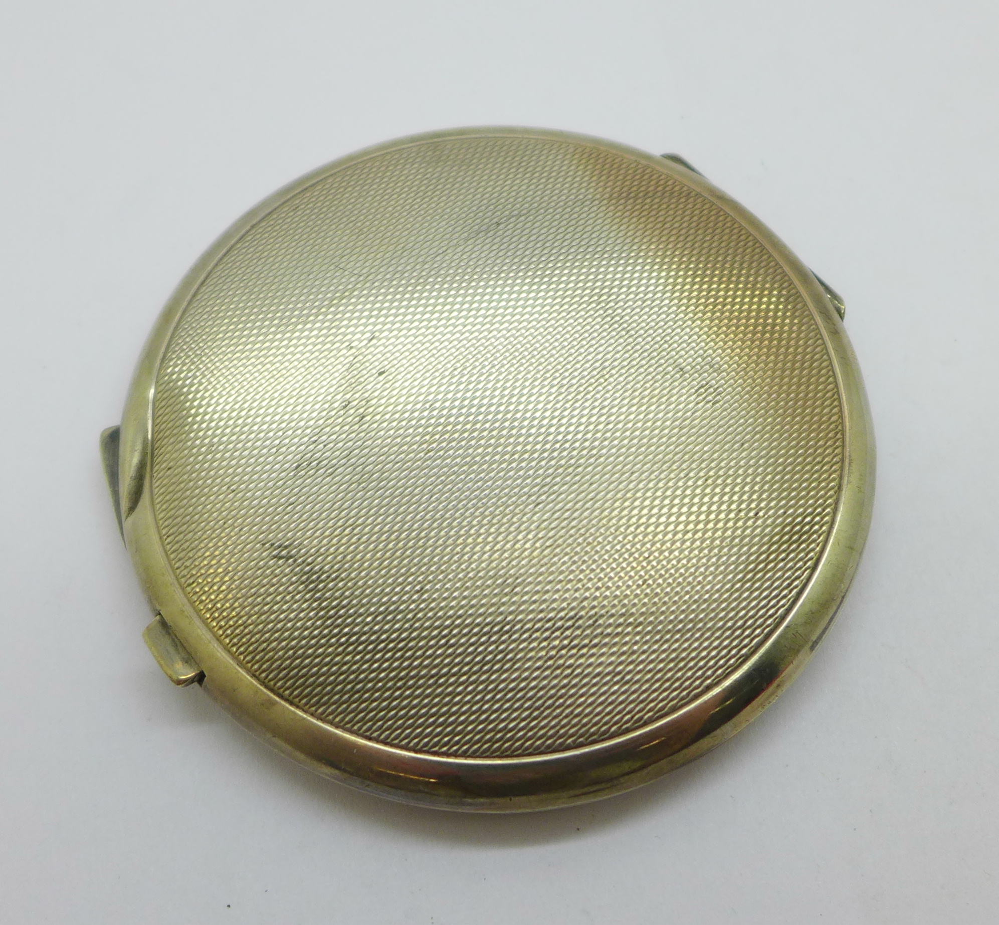 A silver and green enamel compact, Birmingham 1948, Mappin & Webb, (a/f, dent on the underside) - Bild 2 aus 5