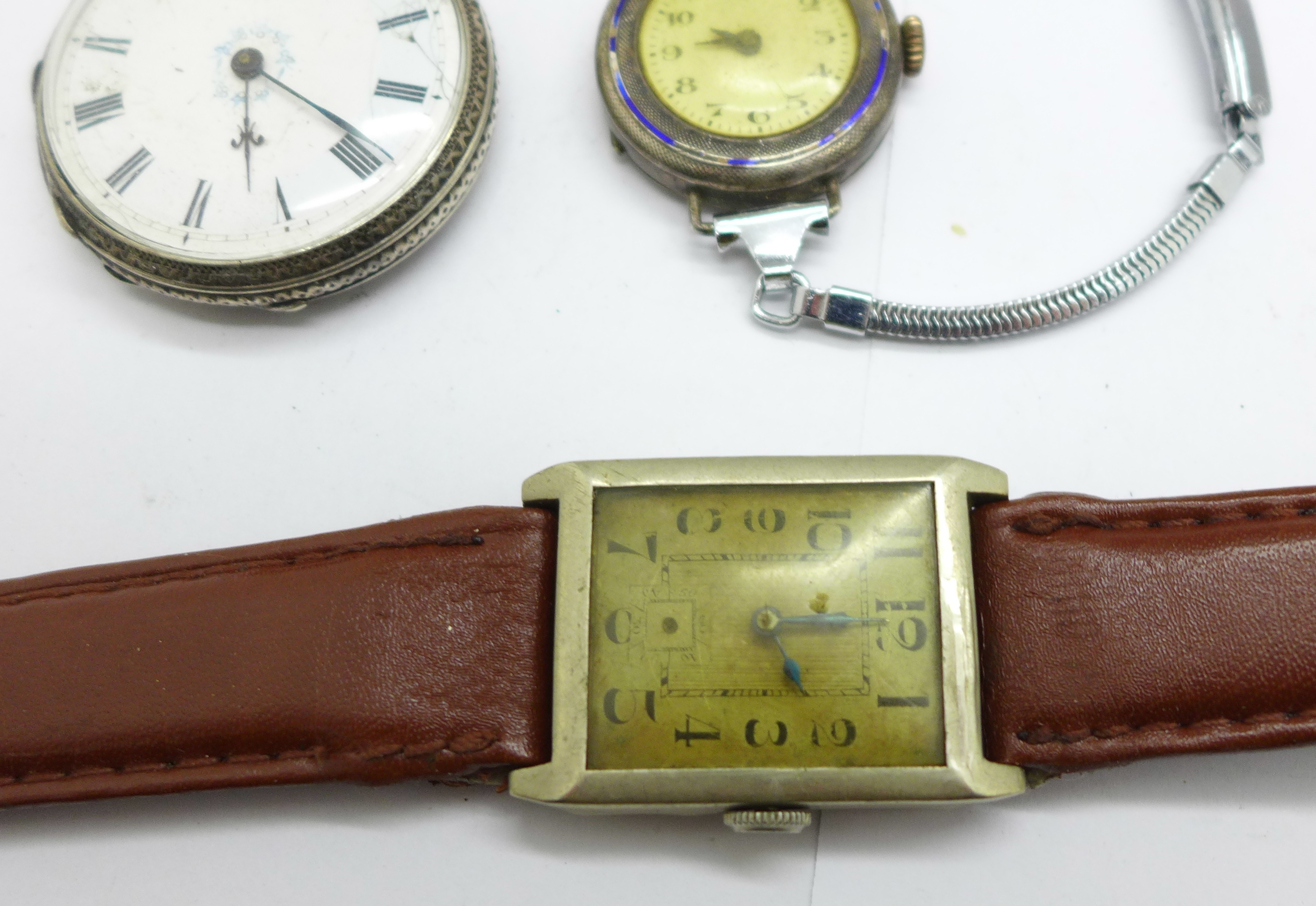 Three watches; a silver fob watch, lady's silver wristwatch and a gentlemen's nickel cased - Bild 3 aus 5