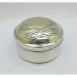 An 800 silver circular box, 50g, diameter 6cm