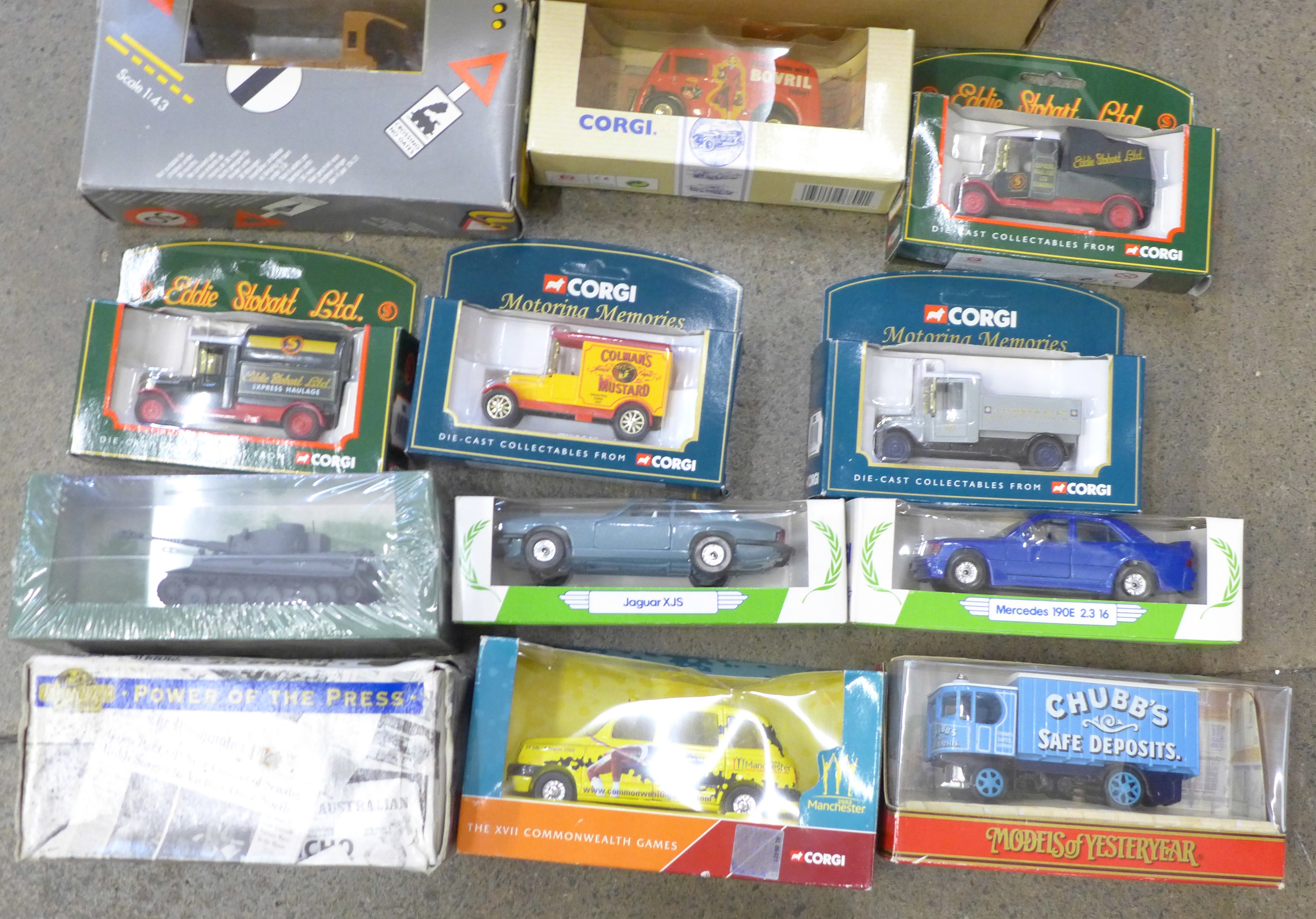 A collection of seventeen Corgi die-cast model vehicles, boxed - Bild 3 aus 3