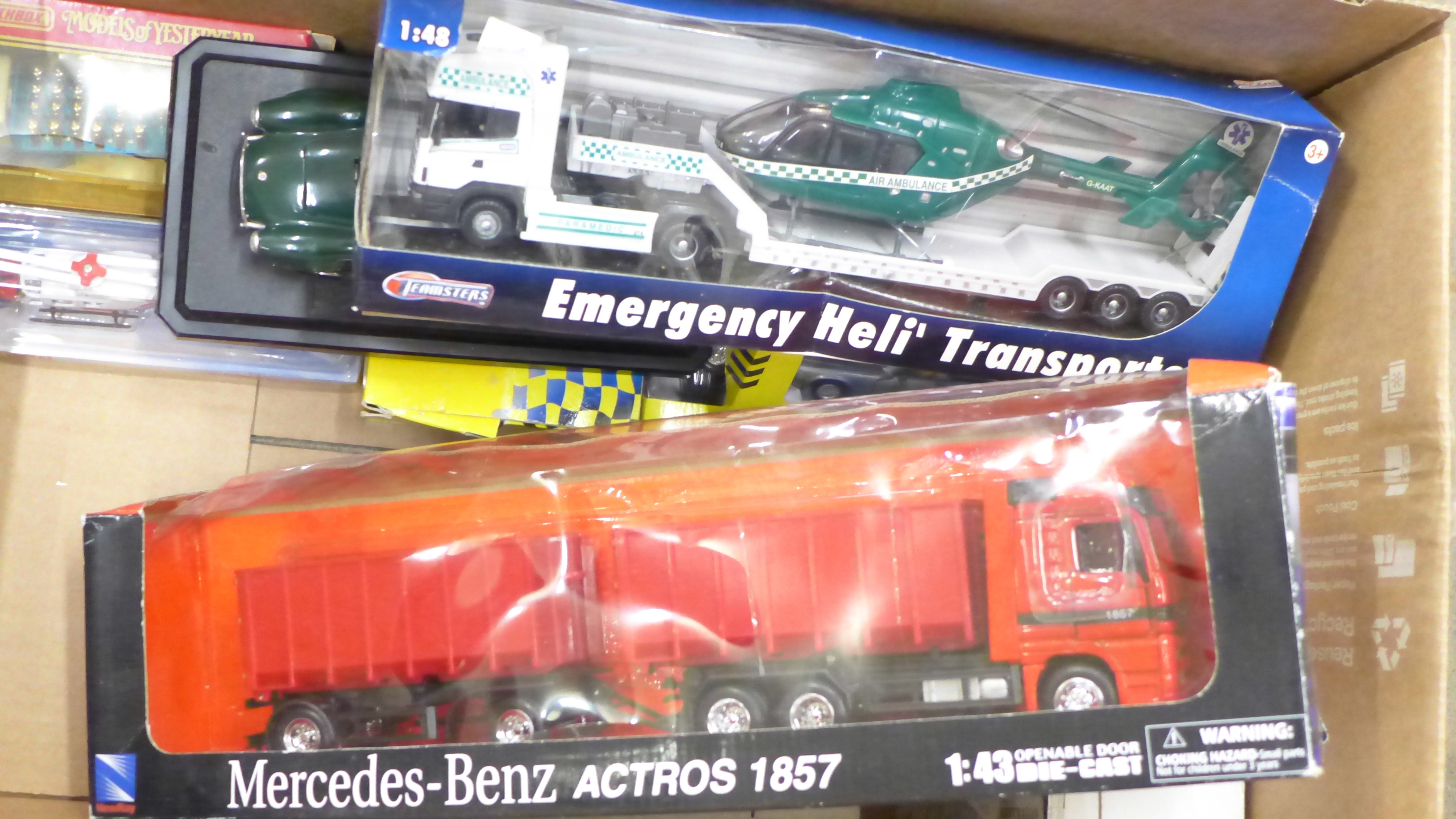 A collection of die-cast model vehicles, boxed - Bild 4 aus 4
