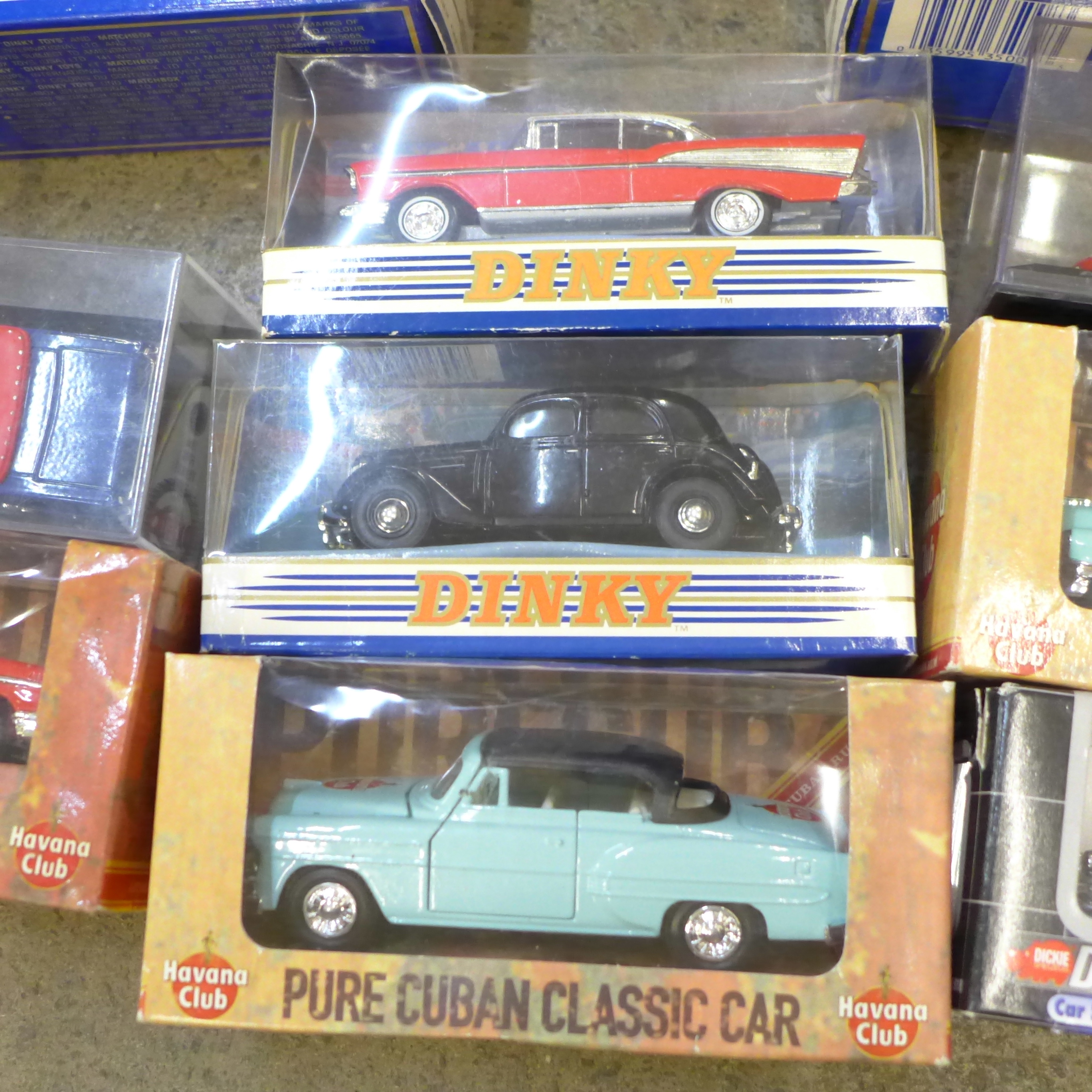 Twelve die-cast model vehicles including Maisto Dodge Viper RT/10 and '95 Ford Explorer, boxed - Bild 3 aus 3