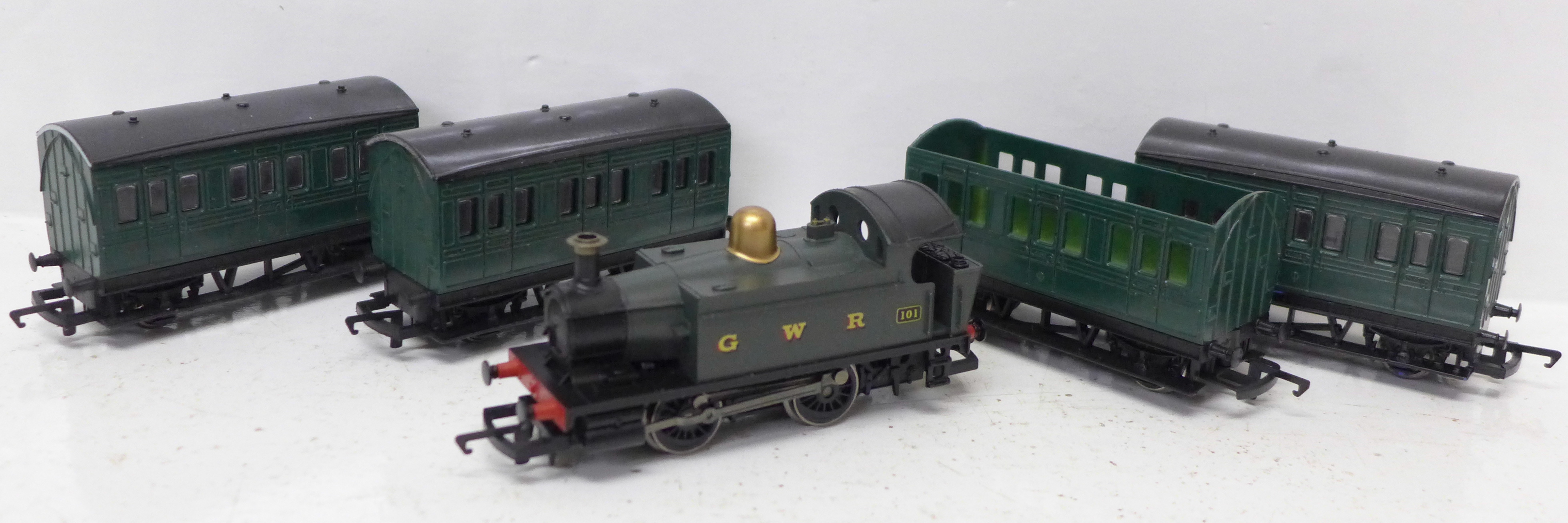 Four Hornby OO gauge railway carriages, one a/f and a Hornby GWR tank engine