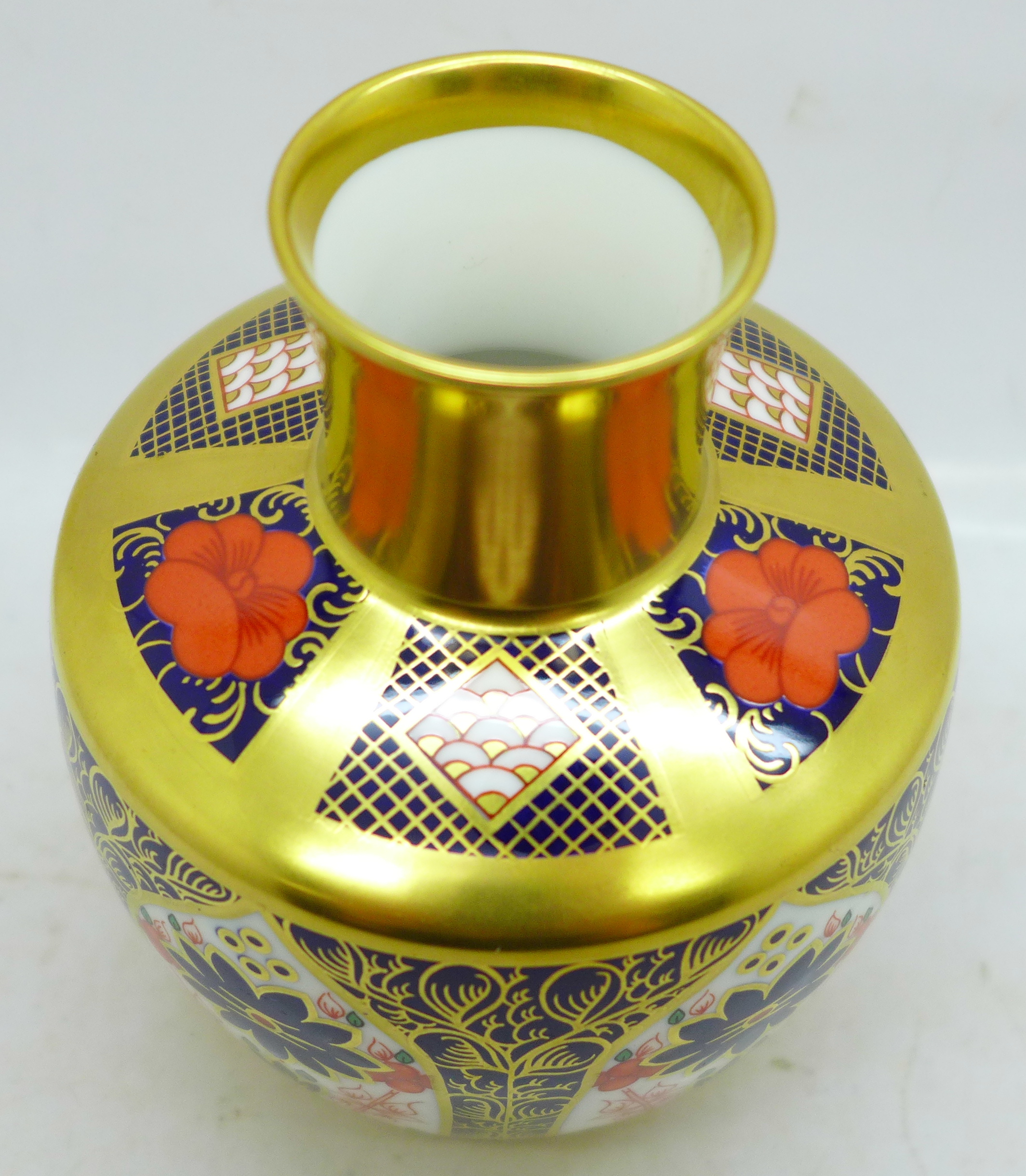 A small Royal Crown Derby Imari vase, 11cm - Image 3 of 4