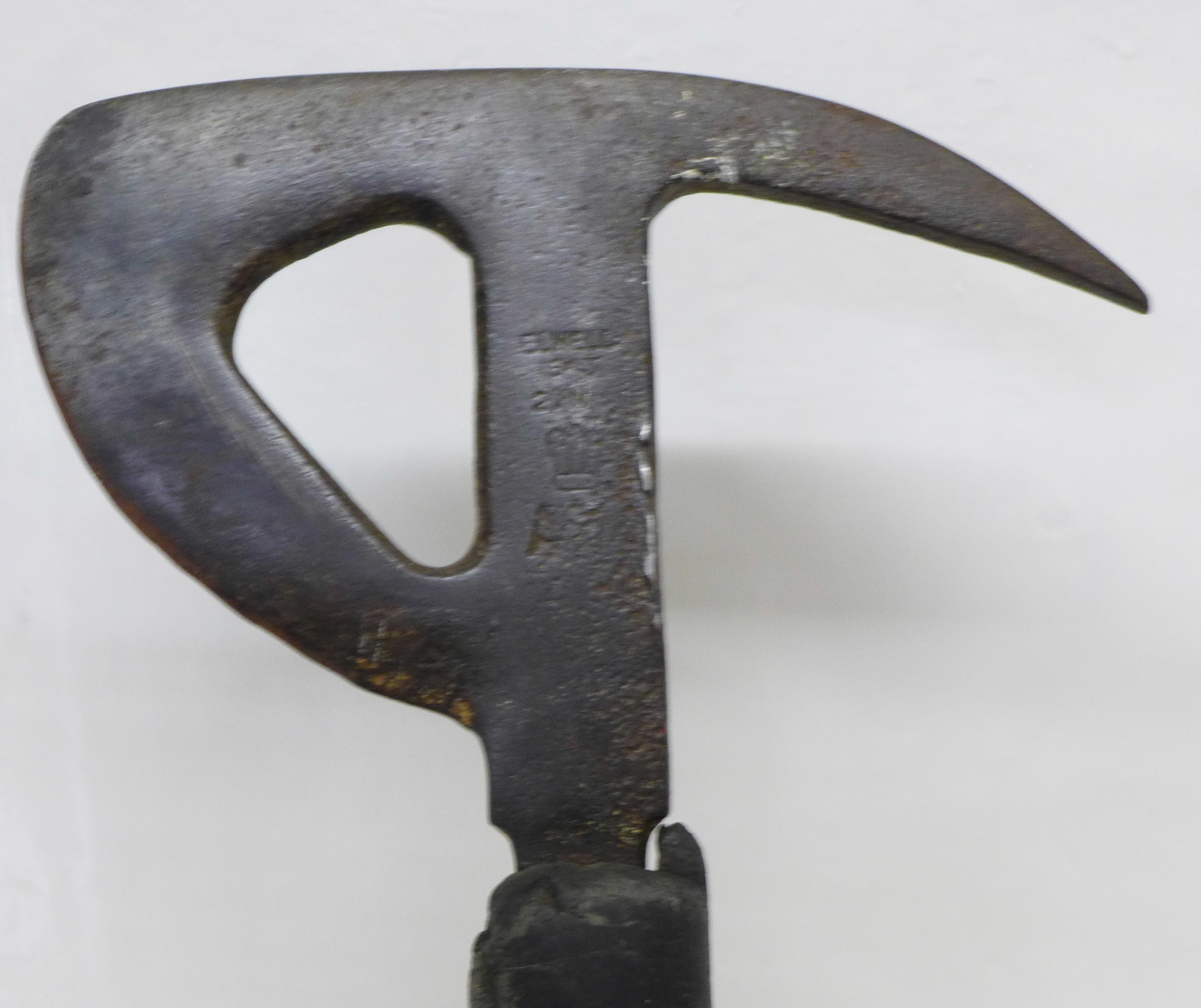 A WWII bomber aircraft escape axe, dated 1943 - Image 3 of 4