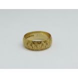A 9ct gold ring, 4.3g, Q