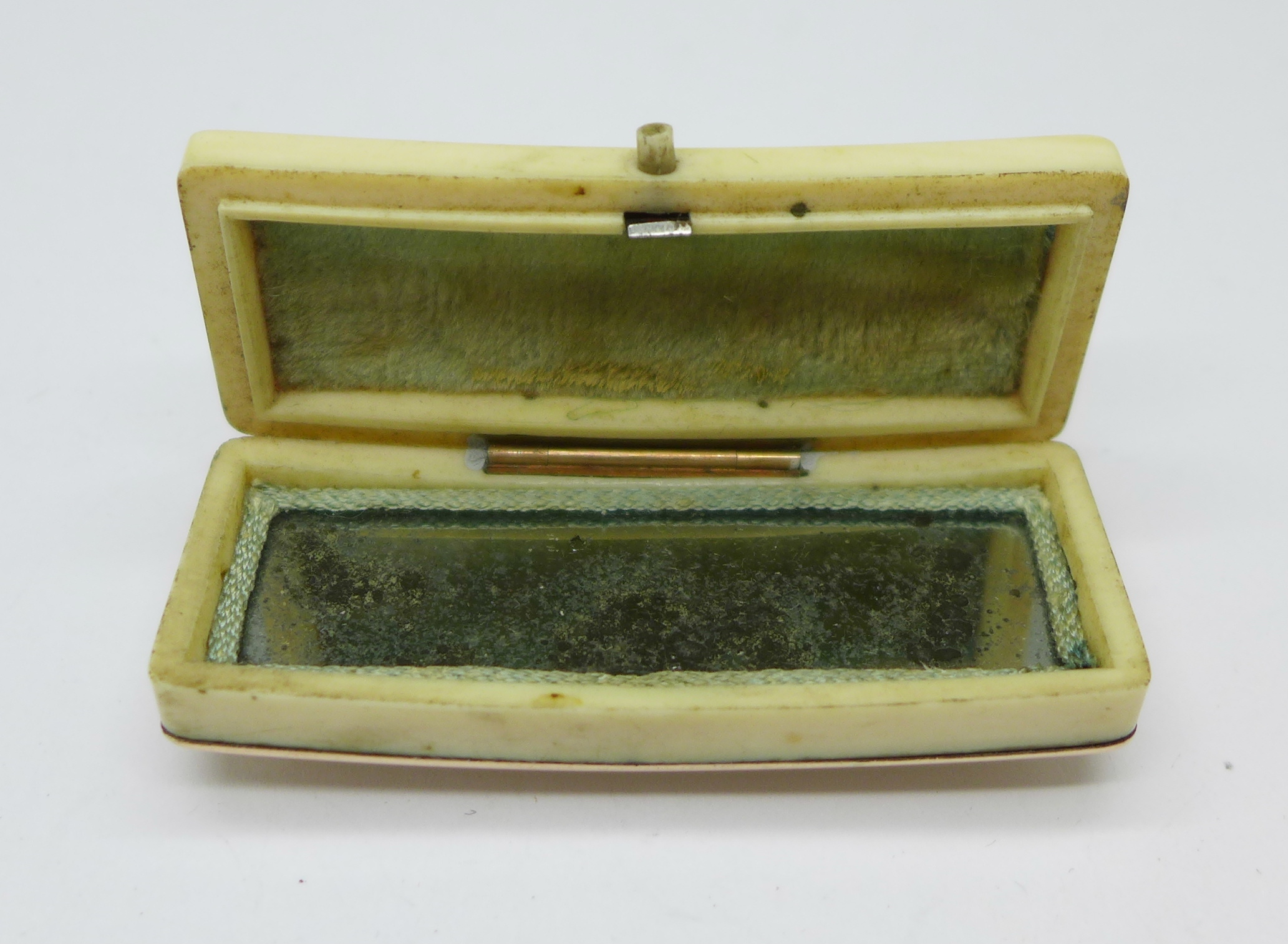 A Georgian ivory and gold patch box, a/f, 61mm - Image 6 of 6