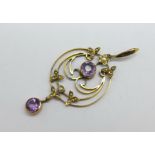 An Art Nouveau yellow metal pendant set with amethyst and seed pearls, 3g