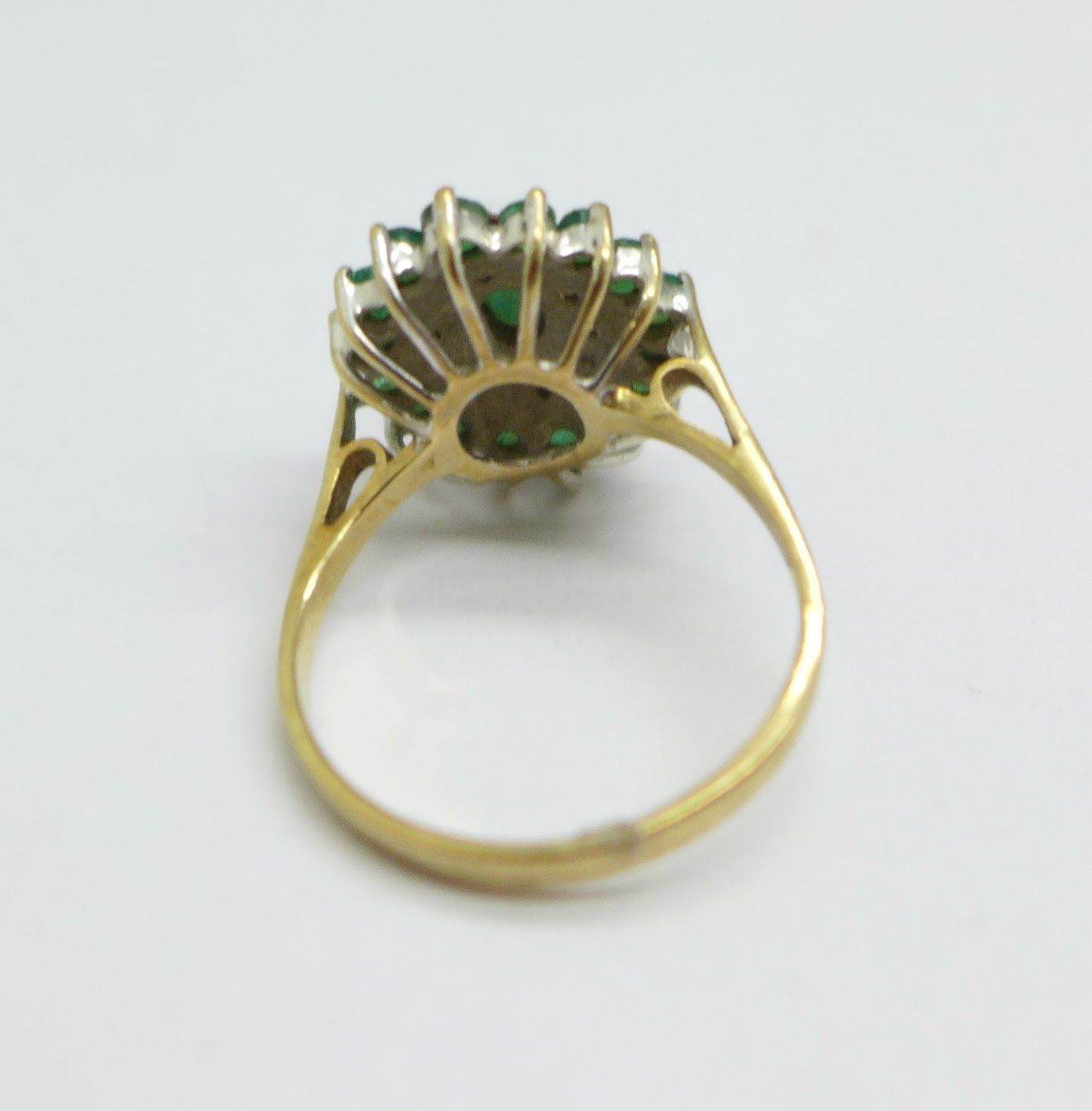 A 9ct gold, emerald and diamond cluster ring, 3.3g, O - Image 3 of 3