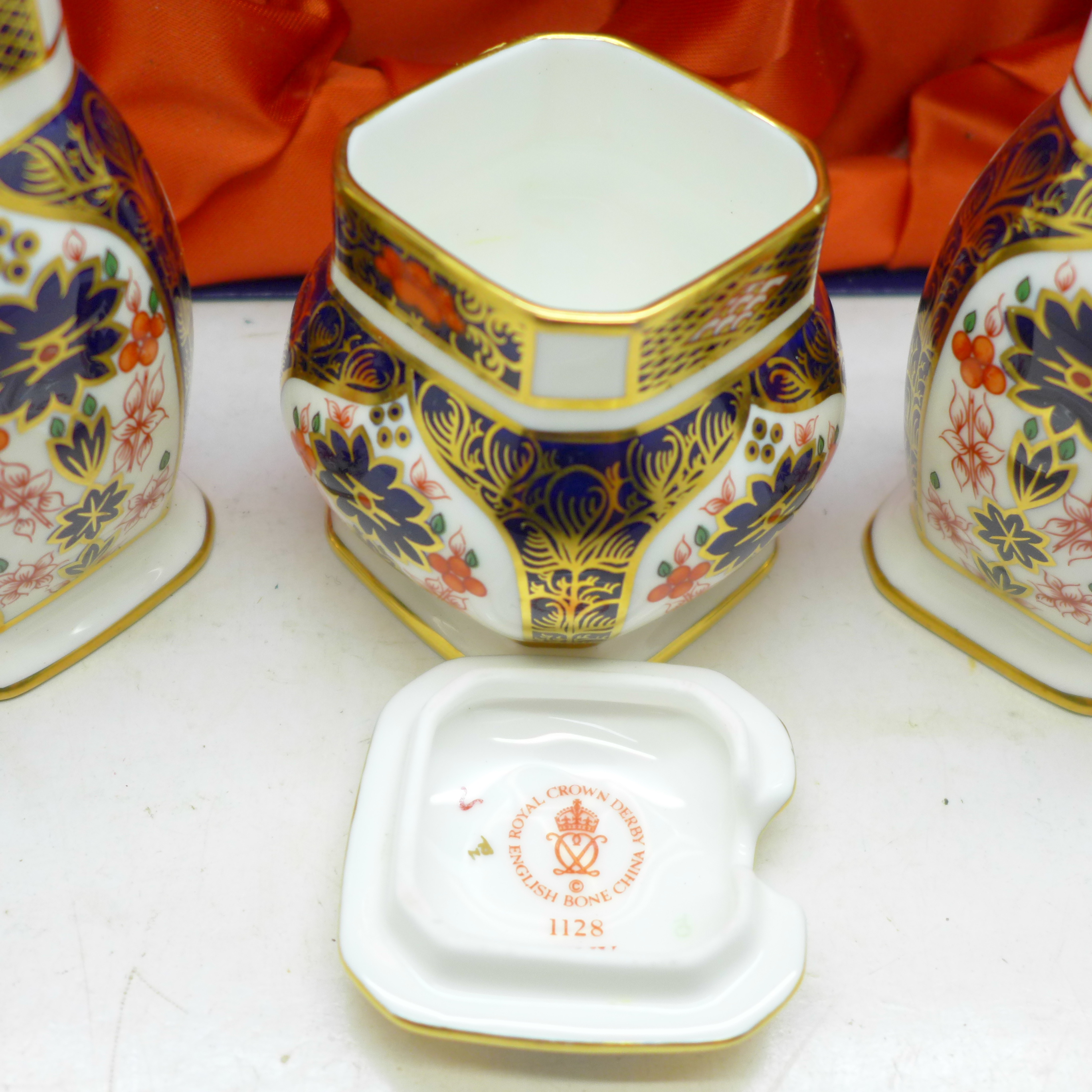 A Royal Crown Derby Imari pattern cruet set, boxed - Image 3 of 5