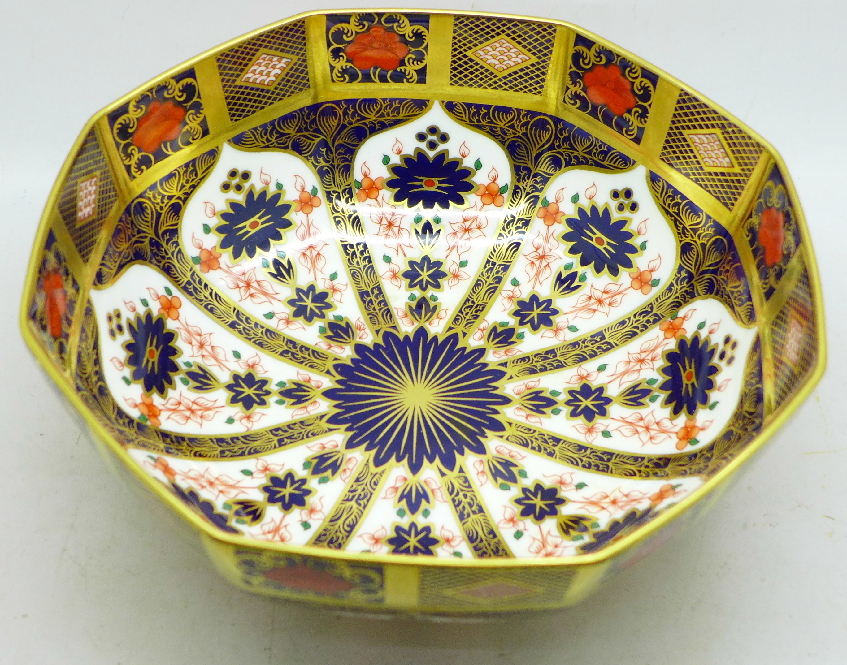 A Royal Crown Derby Imari bowl, second, 20.5cm - Image 2 of 4