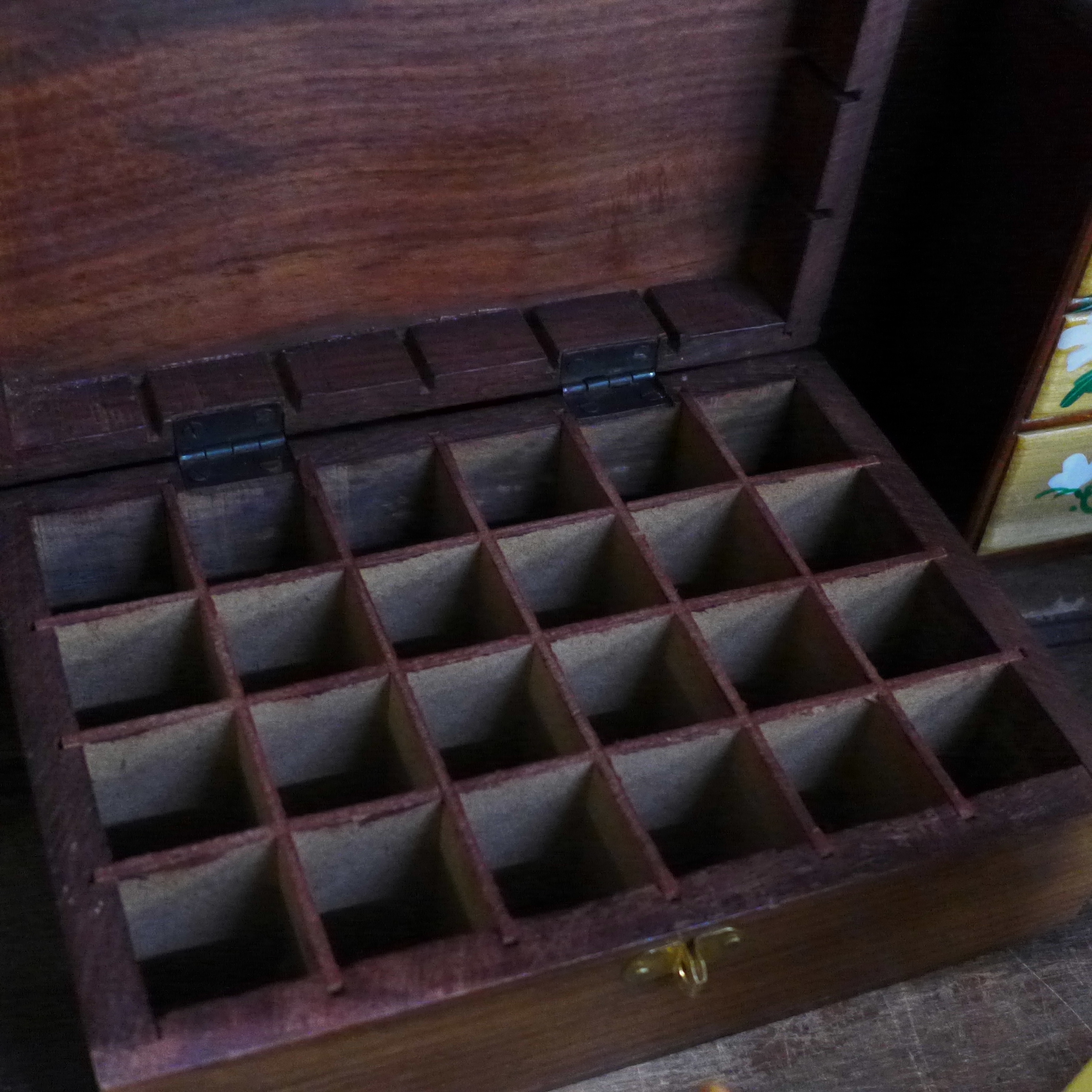 Three wooden boxes, a small chest and two lidded jars - Image 4 of 4