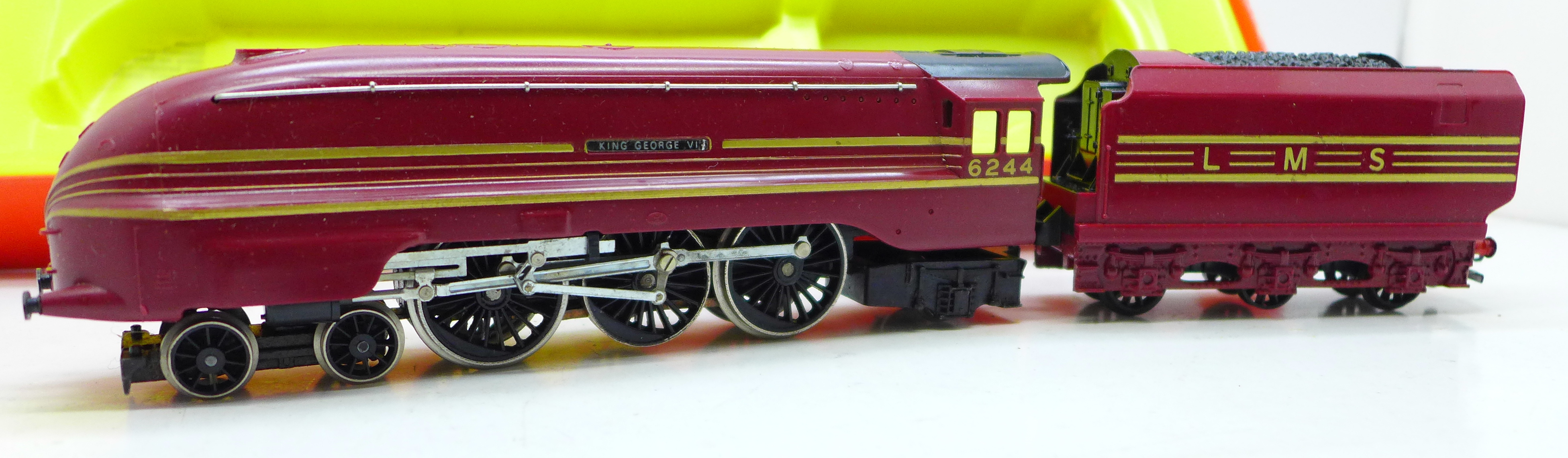 Tri-ang Hornby No. R871 LMS 7P 4-6-2 maroon King George VI loco and tender - Image 2 of 3