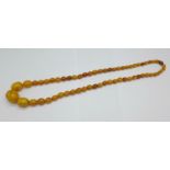 An amber necklace, 23.5g