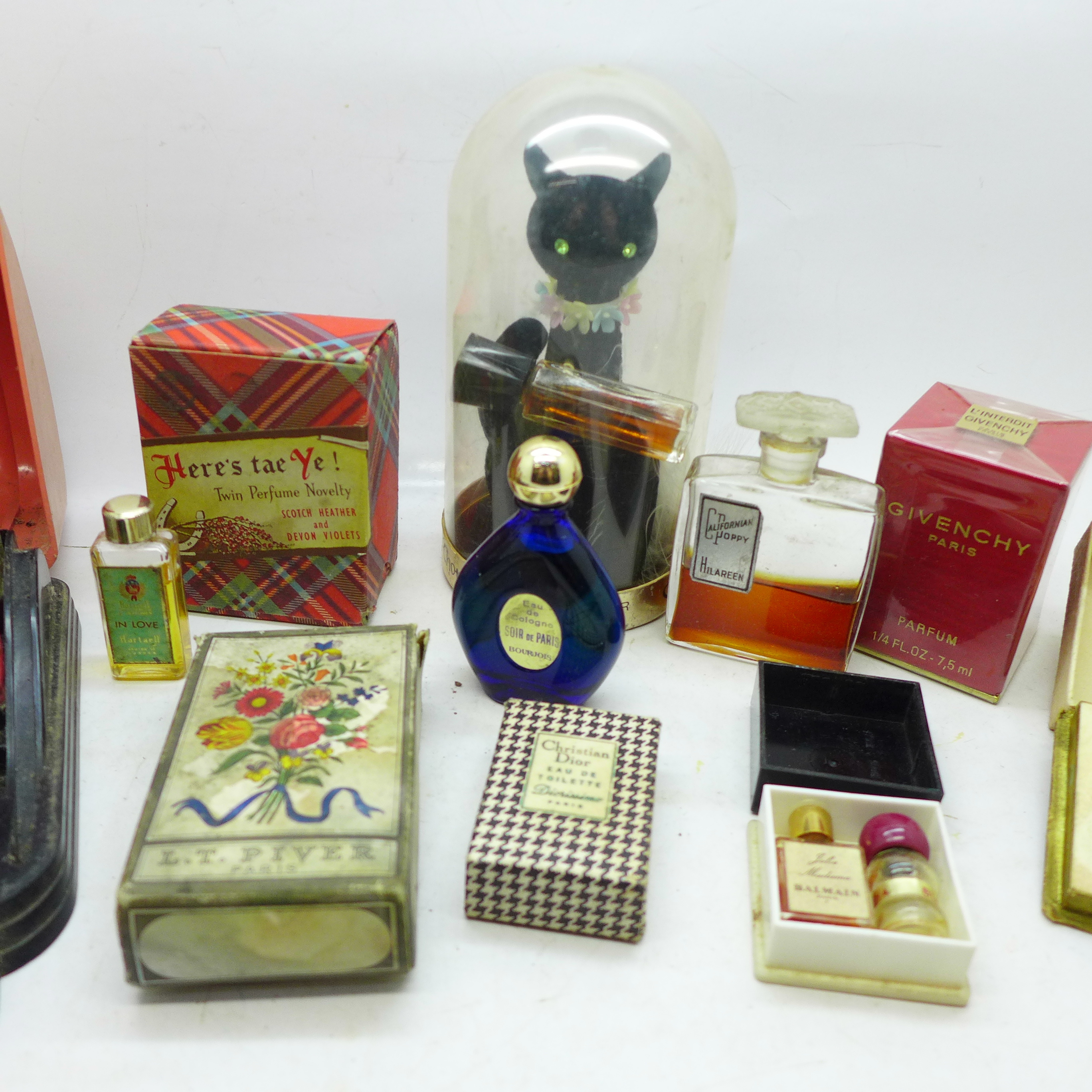 Vintage perfumes and a Bakelite stand for nail varnish and remover - Image 3 of 5