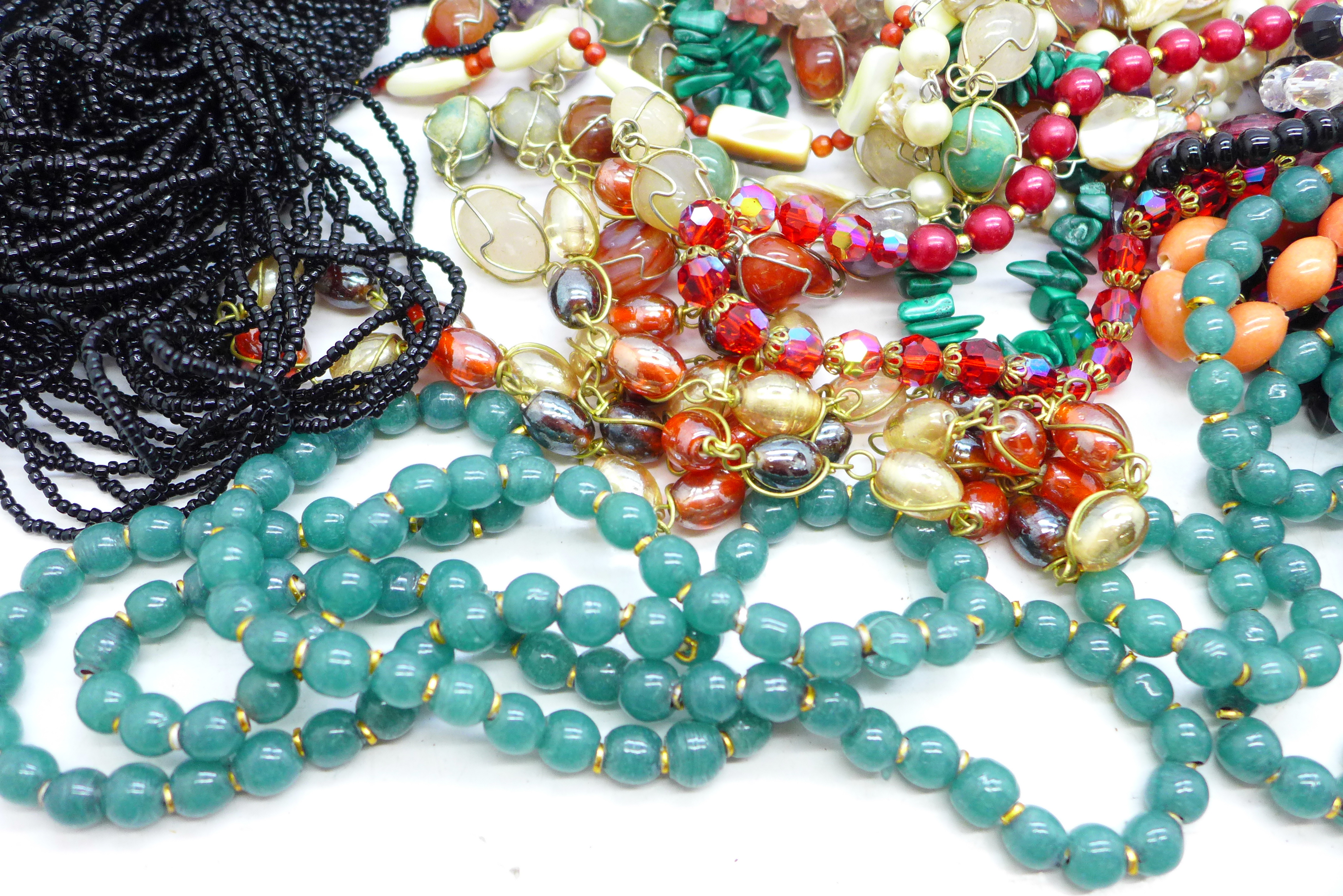 Gemstone and glass bead necklaces - Image 3 of 4
