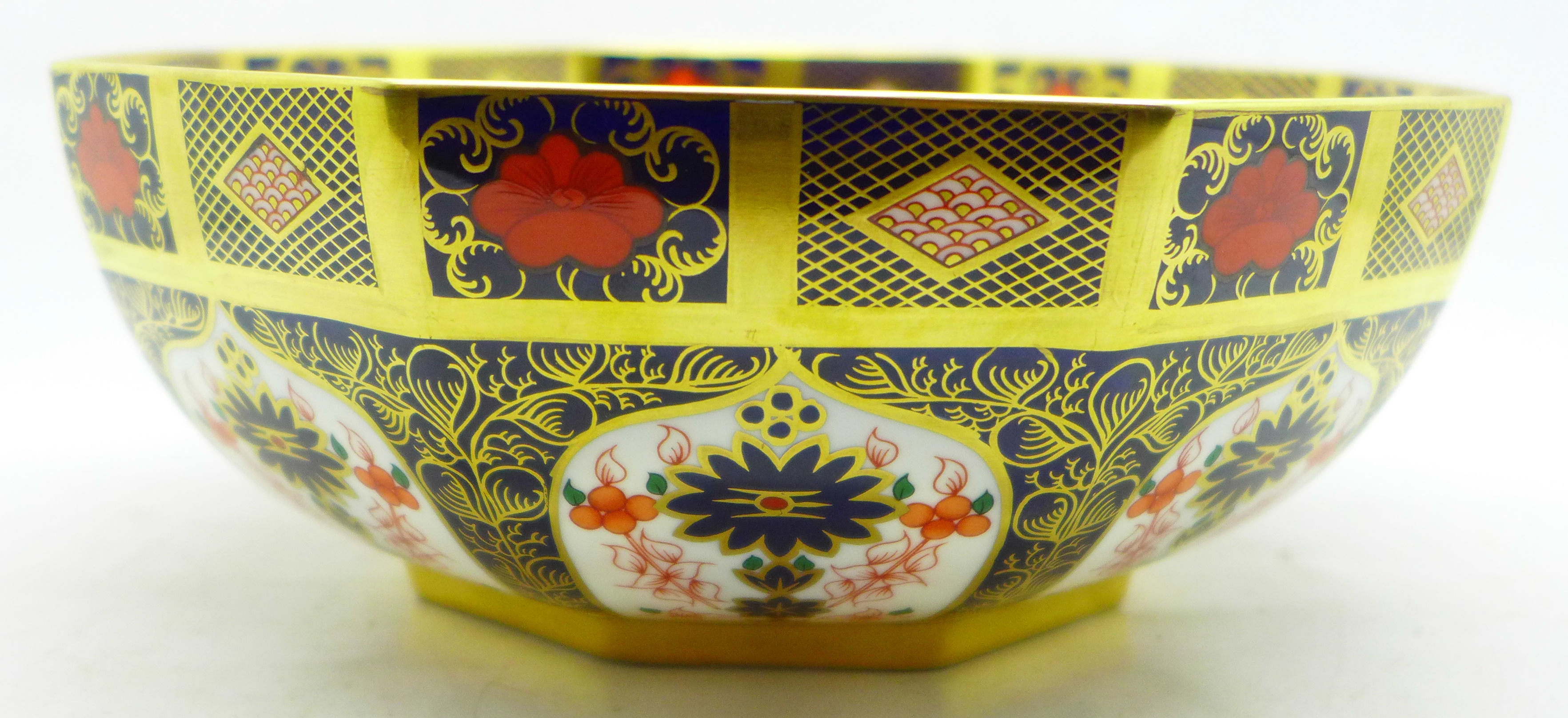 A Royal Crown Derby Imari bowl, second, 20.5cm - Image 3 of 4