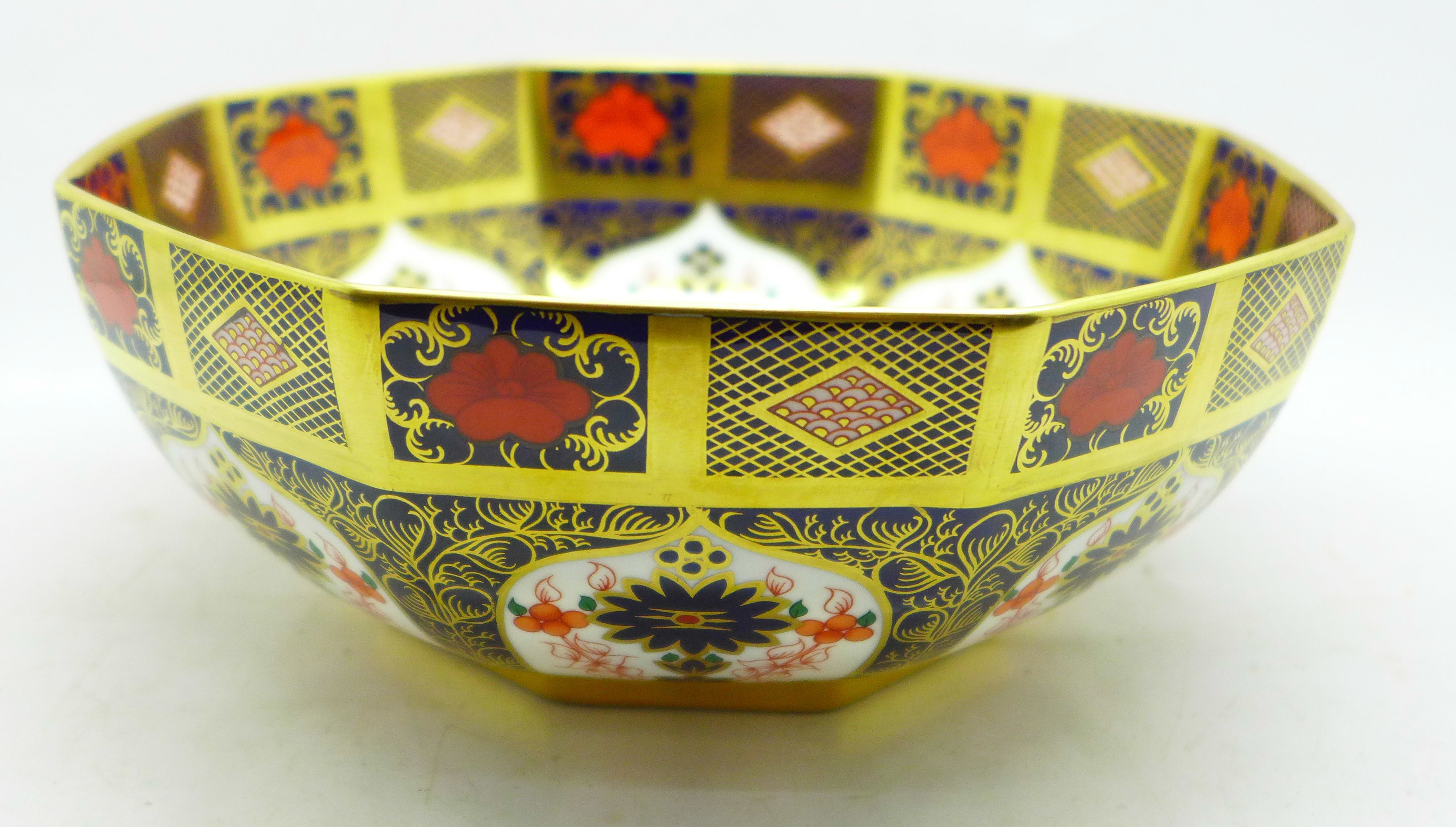 A Royal Crown Derby Imari bowl, second, 20.5cm