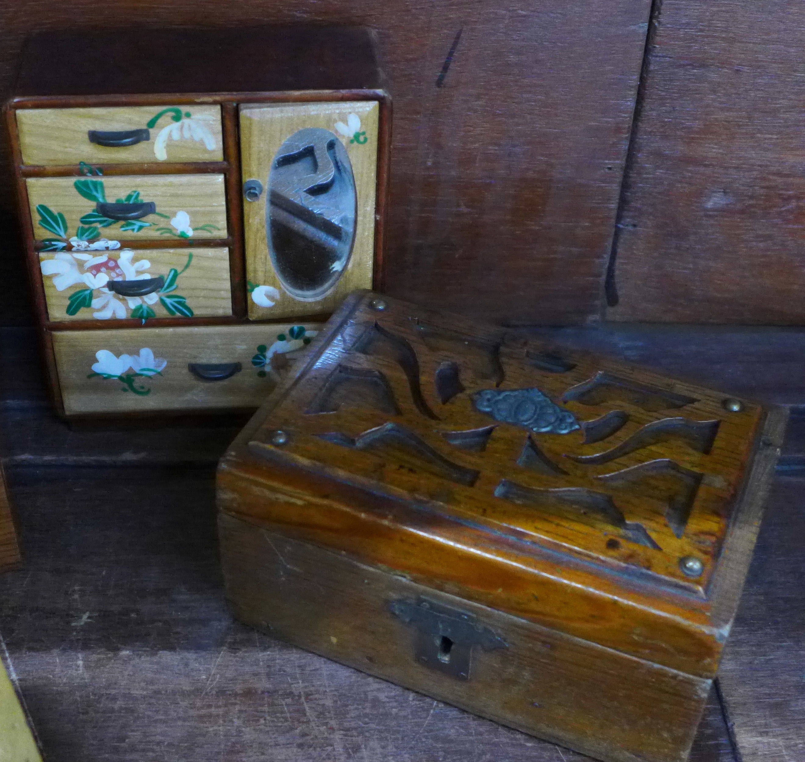 Three wooden boxes, a small chest and two lidded jars - Image 2 of 4