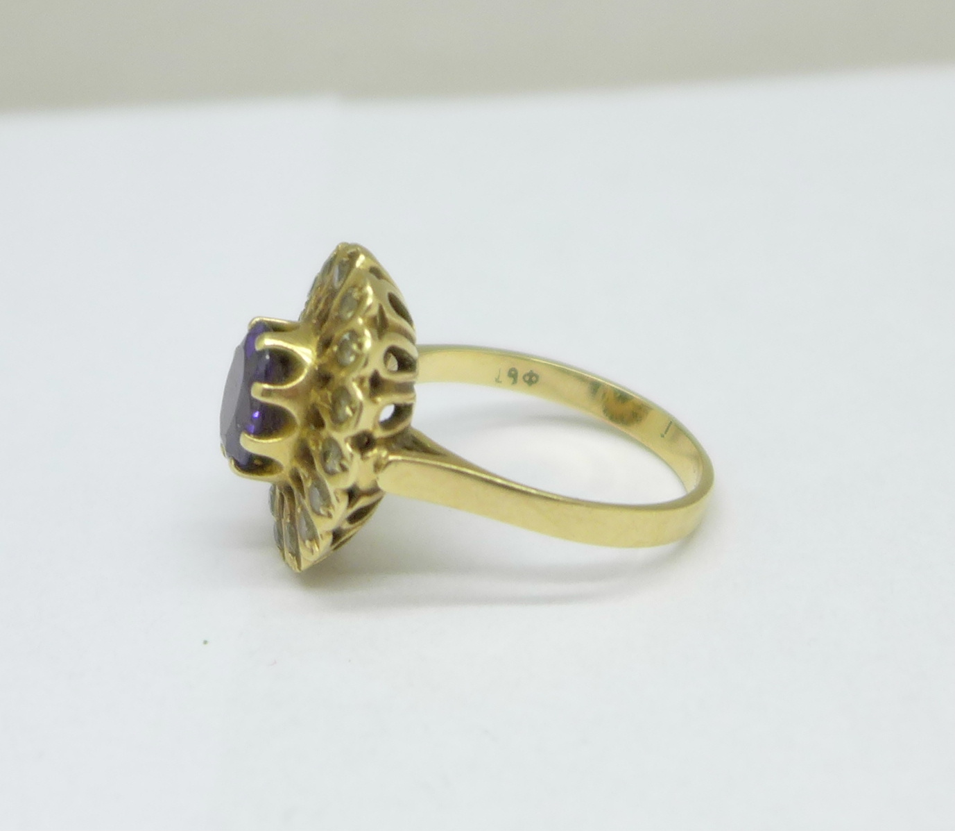A 14ct gold, amethyst and white stone ring, 5.4g, O - Image 2 of 3