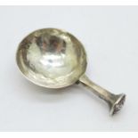 A silver A.E. Jones Arts & Crafts caddy spoon, Birmingham 1919, also marked 34, 16.9g, 64mm