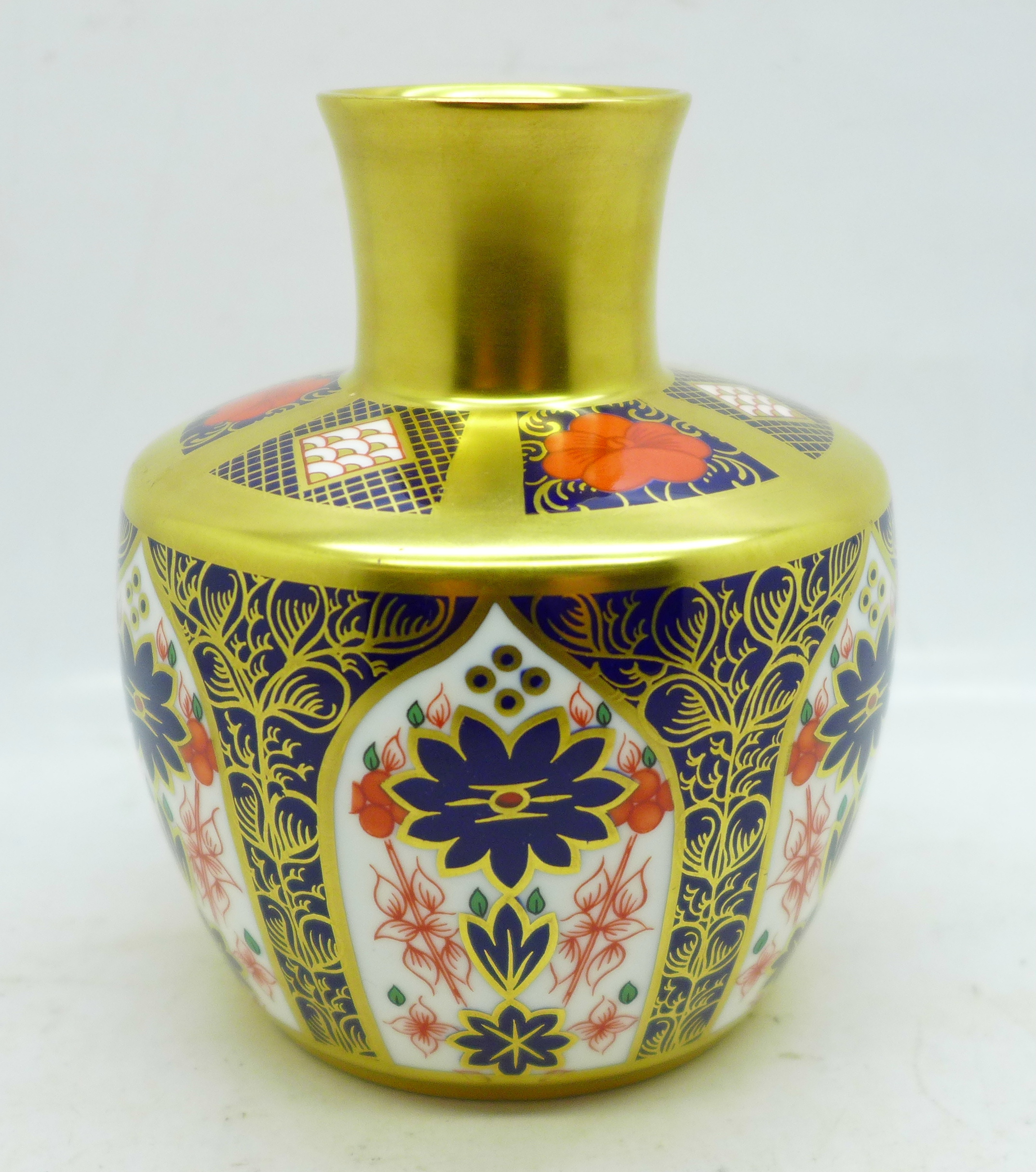 A small Royal Crown Derby Imari vase, 11cm