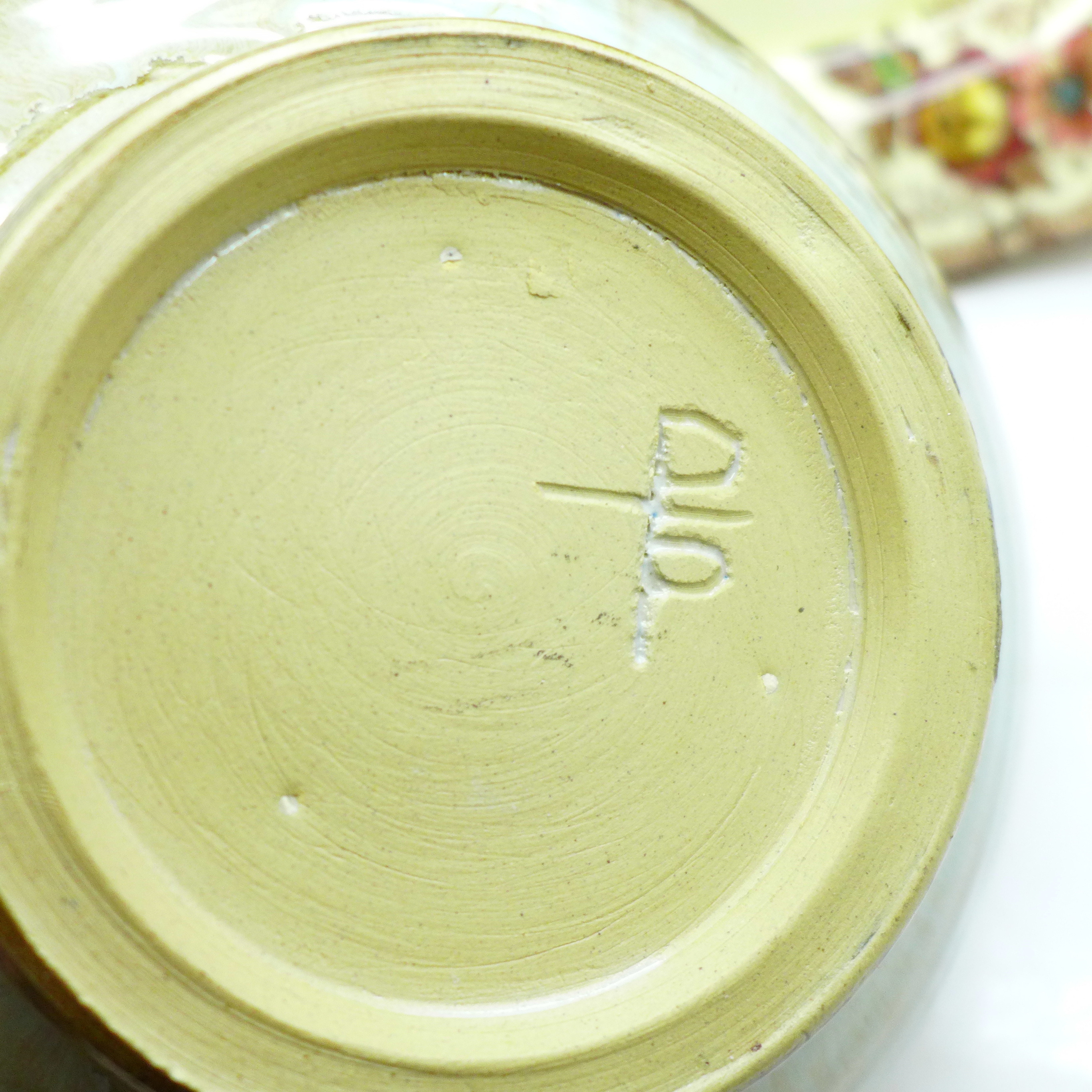 A Royal Staffordshire Clarice Cliff meat plate and a studio pottery bowl - Image 4 of 5