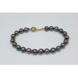 A cultured pearl bracelet with clasp marked 750