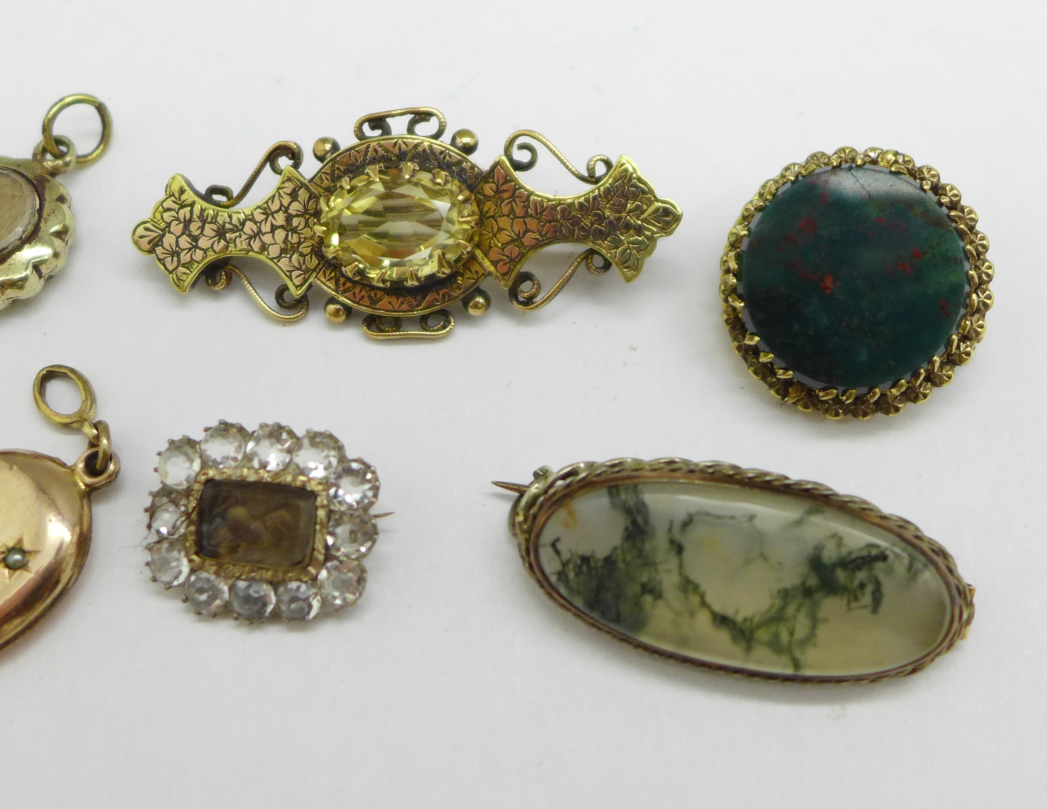 Jewellery including a moss agate set brooch, three other brooches, a seed pearl and turquoise - Image 3 of 4
