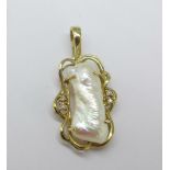 A 9ct gold, diamond and pearl pendant, 3.5g, 3cm