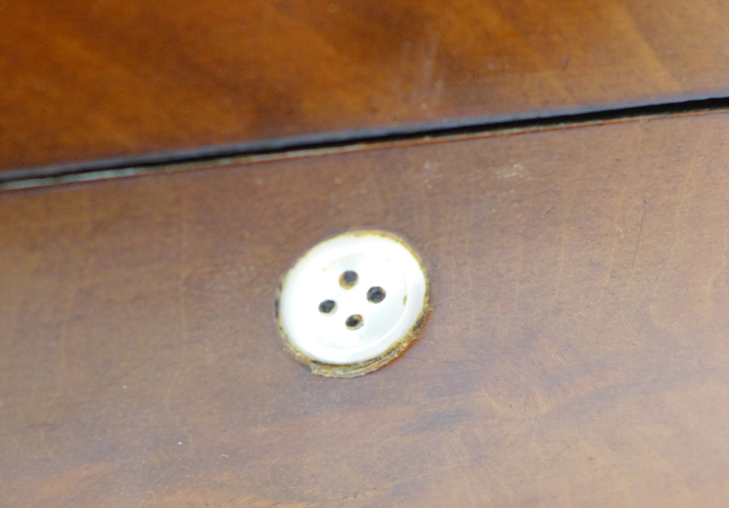 A Georgian walnut tea caddy with mother of pearl inlay (one inlay replaced with button) - Image 3 of 6