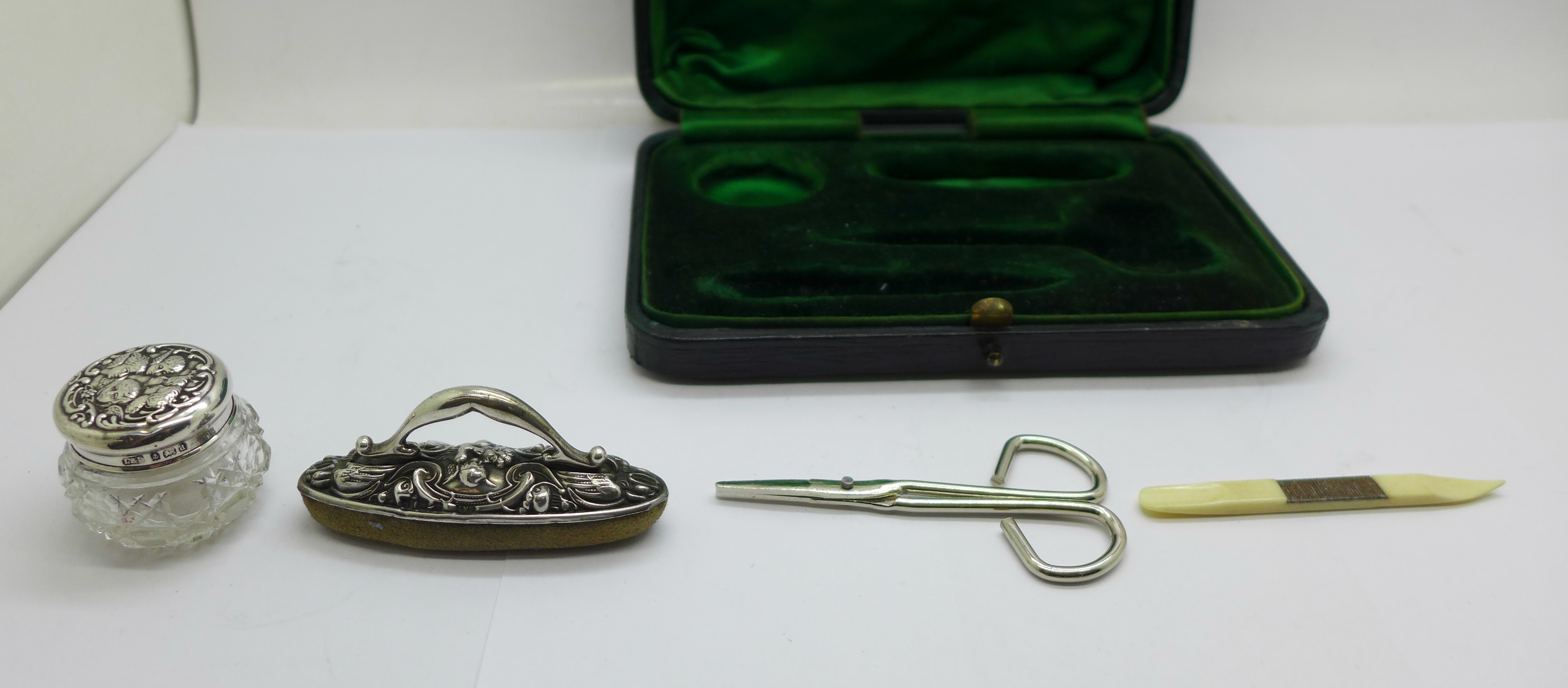 A silver mounted manicure set with associated scissors, Birmingham 1903 and 1907 hallmarks - Image 4 of 4