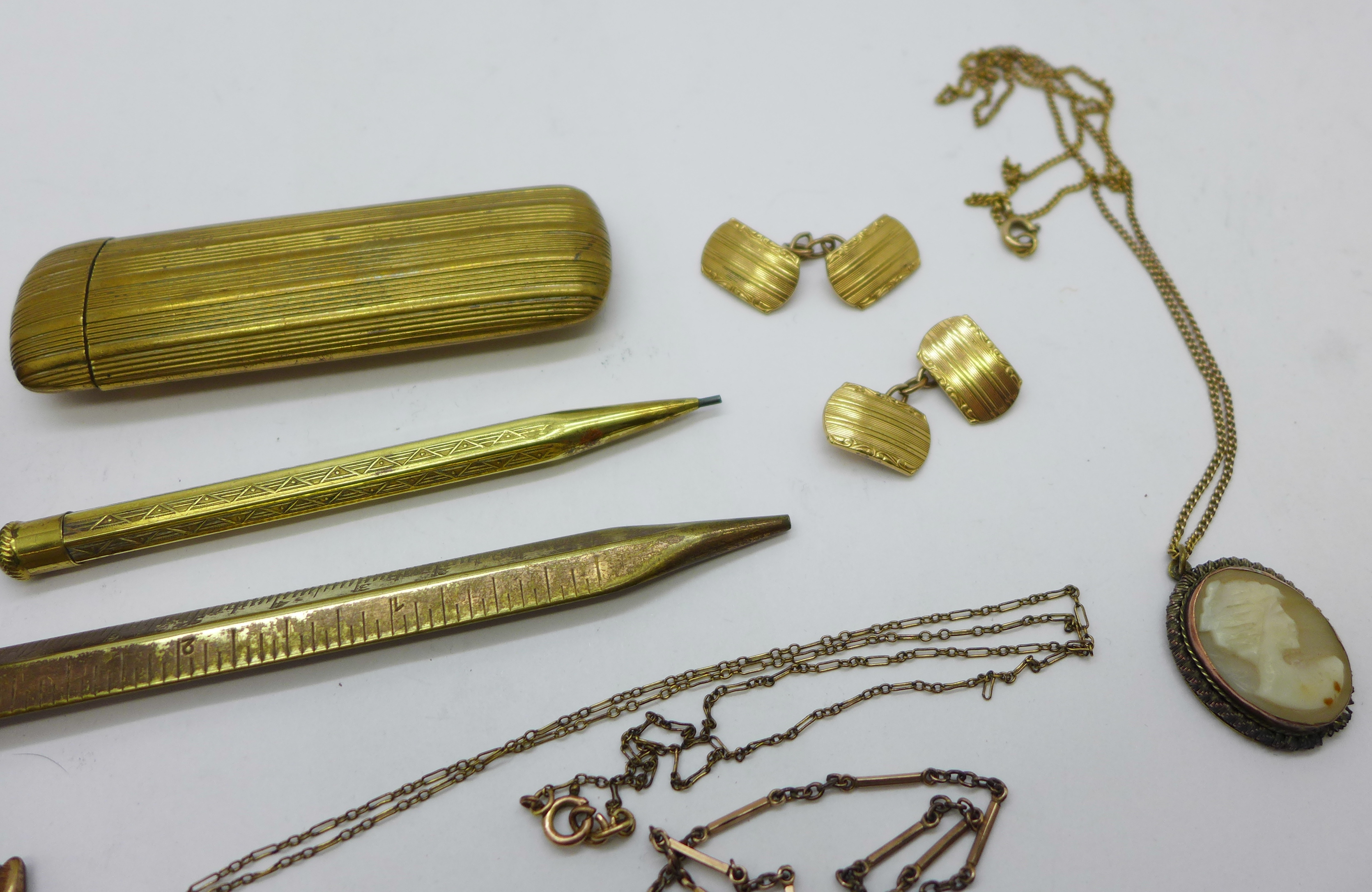 A collection of Victorian and later jewellery including pendants, and other items including a - Image 4 of 4
