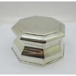 An octagonal silver ink well, Birmingham 1916, 88mm, glass ink holder chipped on the rim