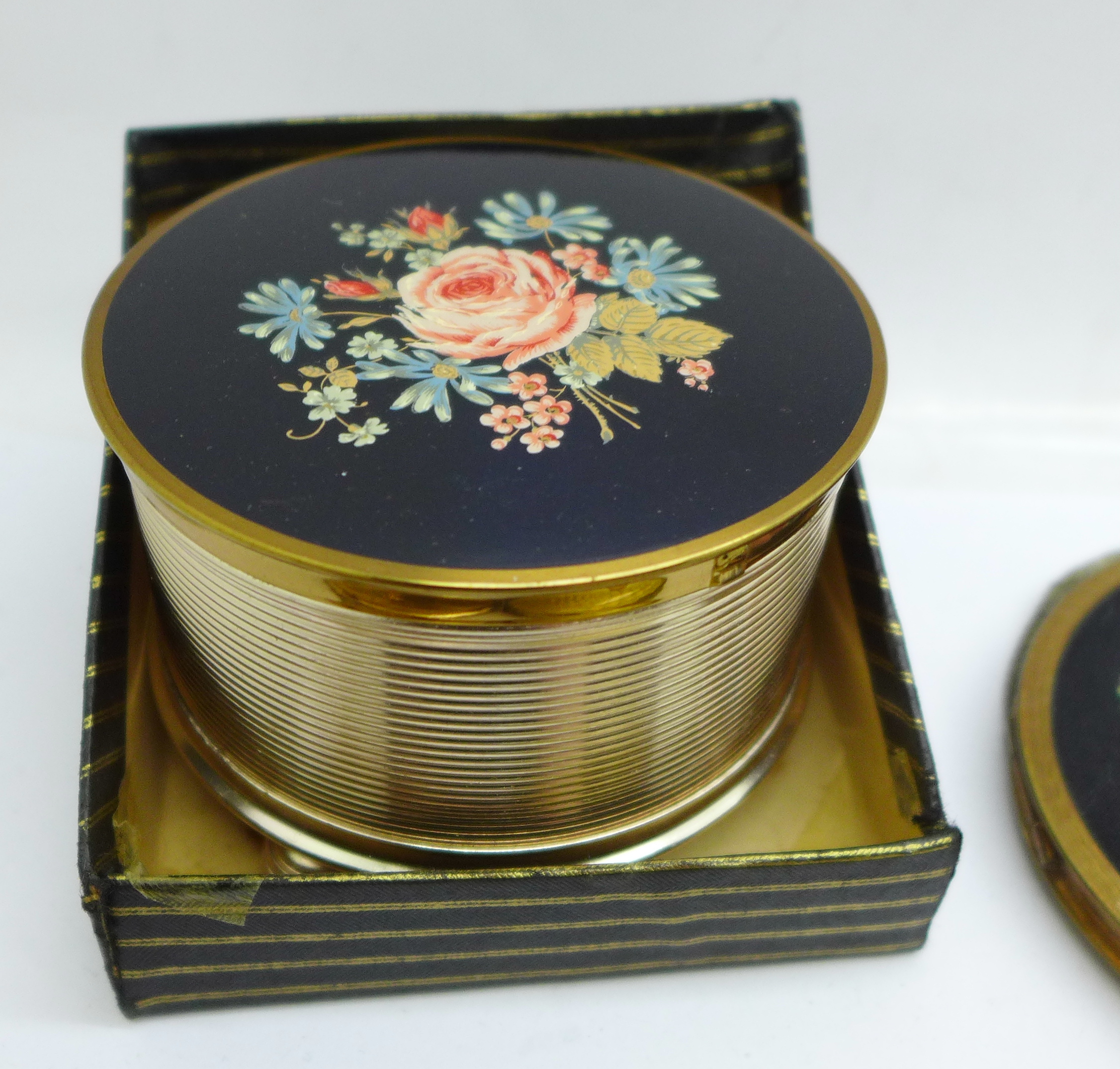 Eight vintage compacts and a Musical Powder - Image 2 of 6